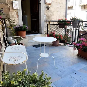 https://la-casa-del-pittore-di-petralia.sicilyhotelsitaly.net